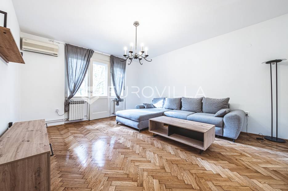 Zagreb, Donji Grad, prostran trosoban stan NKP 100 m2 - cover