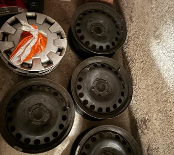 Prodajem celicne felge sa ratkapama - cover