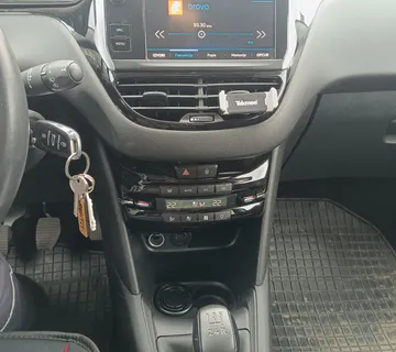 Prodajem Peugeot 208, 1.6 BlueHdi - cover