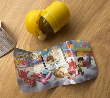 Kinder figurice razne - cover