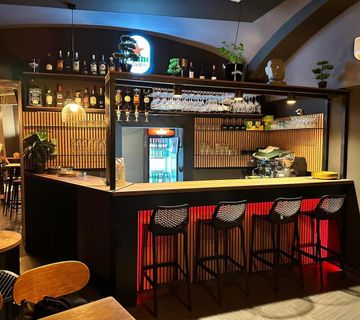  novouređeni caffe bar  - cover