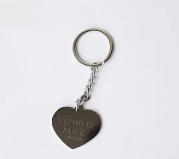 Gravirani privjesak za ključeve srce - cover