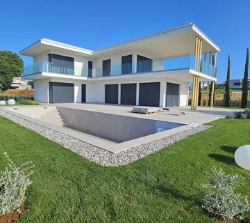 Moderna vila u okolici Poreča – savršen spoj luksuza i udobnosti - cover