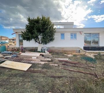 Prodaja novoizgrađene kuće sa bazenom, na mirnoj lokaciji, Juršići! - cover