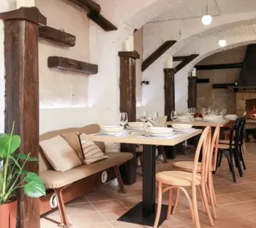 Restoran: Osijek, Centar, 150 m2, kompletno uređen i opremljen za rad - cover