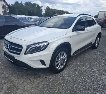 Mercedes-Benz GLA 180*Urban*Automatik*Klima*Navigacija* - cover