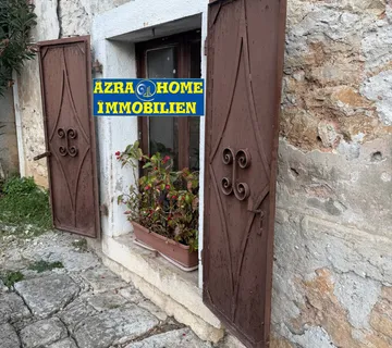 SVETI LOVREČ, dvoetažni stan 105 m2 ( prizemlje i prvi kat ), u centru - cover