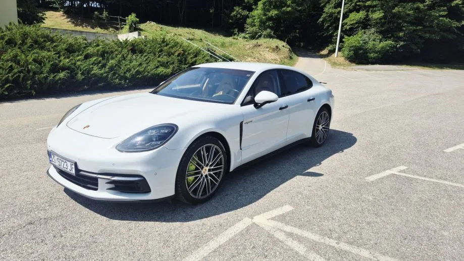Porsche Panamera E-Hybrid - cover