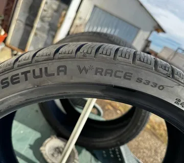 Zimske Gume 245/35 R20, DOT 3623 - cover