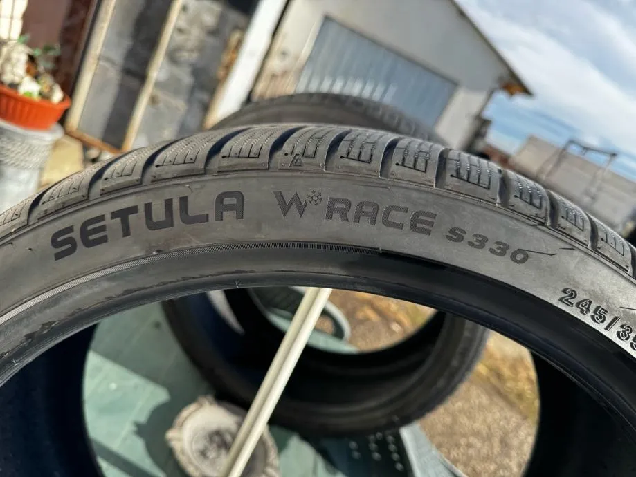 Zimske Gume 245/35 R20, DOT 3623 - cover