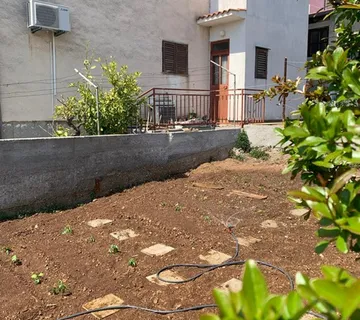 Prodaja kuće i građevinskog zemljišta - cover