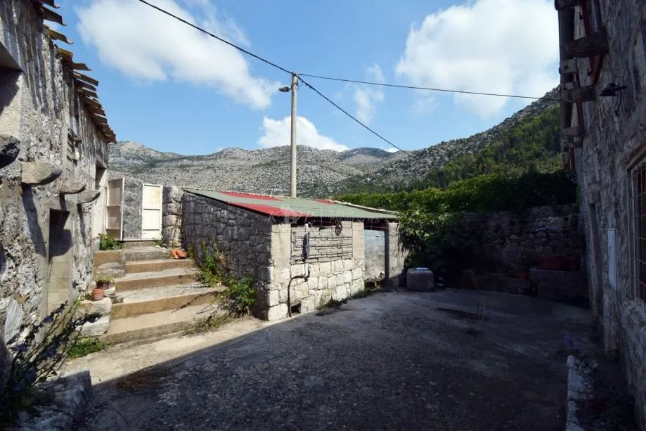 Odlična prilika za bjeg iz grada! (prodaja) - cover