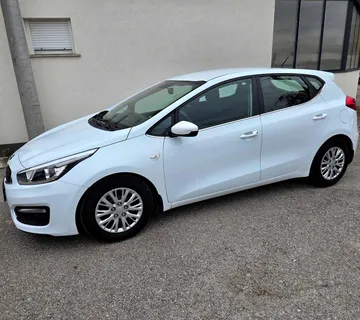 Kia Ceed 1.6 CRDI..2016g..Euro 6..servisna knjiga..Reg 6/26..6 brzina - cover