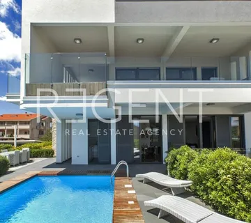 Zadar, Sukošan – Ekskluzivna dvoetažna vila s bazenom, 170 m² - cover