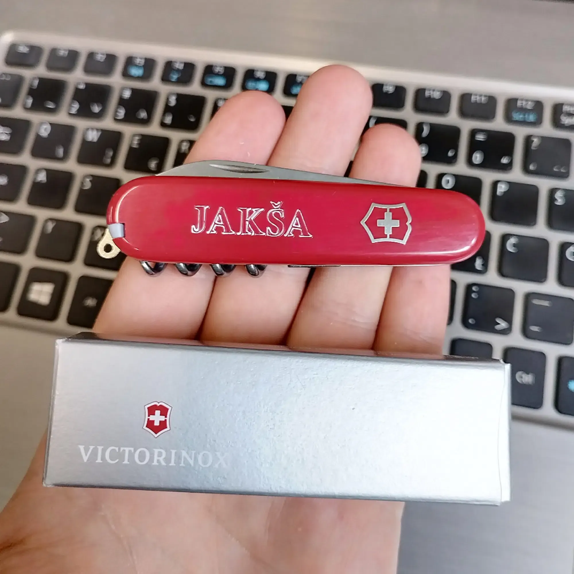 VICTORINOX WAITER “ŠVICARSKI NOŽIĆ” - cover