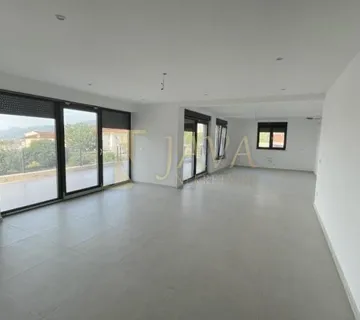 MATULJI, POVOLJAN STAN S POGLEDOM NA MORE, NOVOGRADNJA, 3S+DB, 2 PARKI - cover