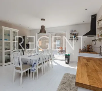 Kaštela, Kaštel Lukšić – peterosoban stan s prostranim vrtom - cover