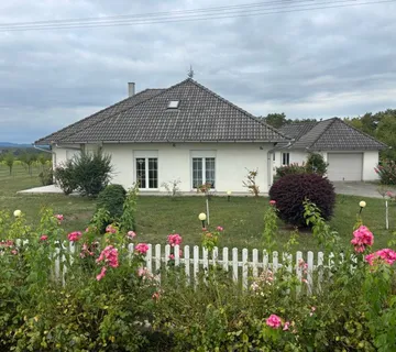 Kuća: Pleternica, 256.00 m2, samostojeća prizemnica - cover