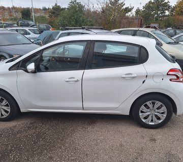 Peugeot 208 1.4 Hdi 2012. reg 11/2025. 1. Vl.  - cover