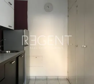 Split, Plokite - Trosoban stan sa loggiom i drvarnicom - cover