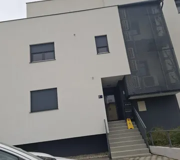 Trosoban stan u novogradnji - cover