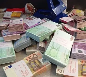 Nudimo  Novcane  Pozajmice - cover