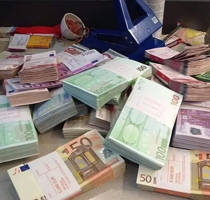 Nudimo  Novcane  Pozajmice - cover