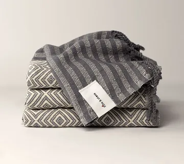 Peshtemal Adamantem, Arena - cover