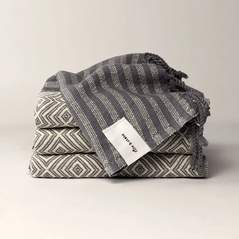 Peshtemal Adamantem, Arena - cover