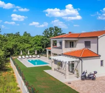 POREČ 2 KM-LUKSUZNA VILA SA BAZENOM NA PRODAJI (prodaja) - cover