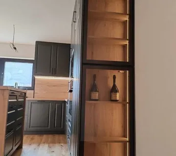 Moderna kuhinja kutna sa otokom - cover