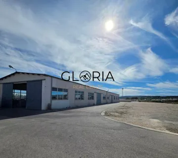 Trogir, skladište 732 m2, poslovna zgrada 36 m2, građevinsko zemljište - cover