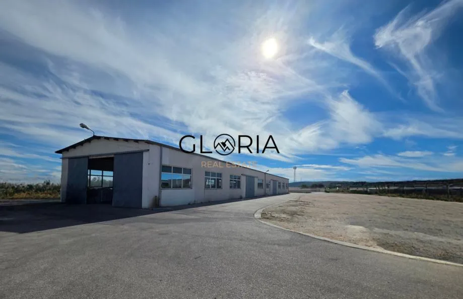 Trogir, skladište 732 m2, poslovna zgrada 36 m2, građevinsko zemljište - cover