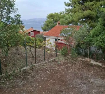 Stan: Postira, 99.00 m2, prizemlje sa vrtom i parkirnim mjestom - cover