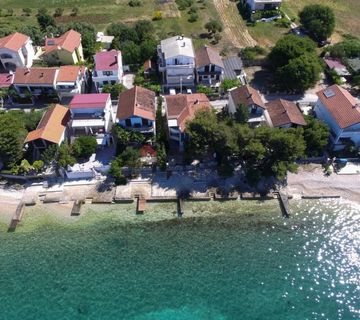 BIBINJE-Apartmanska kuća- DRUGI RED OD MORA - cover