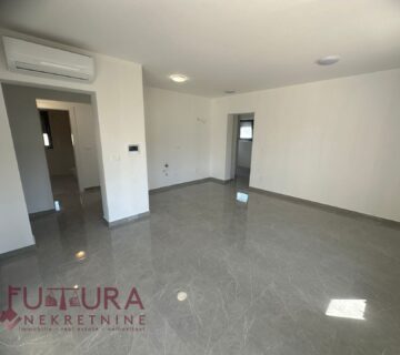 ZADAR - ZATON, PRODAJA APARTMANA 92 M2, 80 M OD PLAŽE, NOVO, VRT!!! - cover