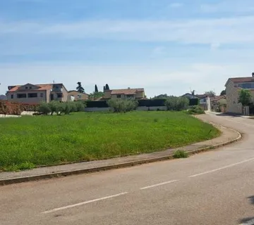 POREČ-GRAĐEVINSKO ZEMLJIŠTE POGLED MORE 2 KM OD PLAŽE - cover