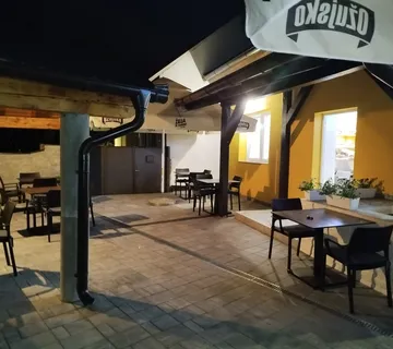 Prodaje se zgrada mješovite upotrebe (2 poslovna prostora i sobe) - cover