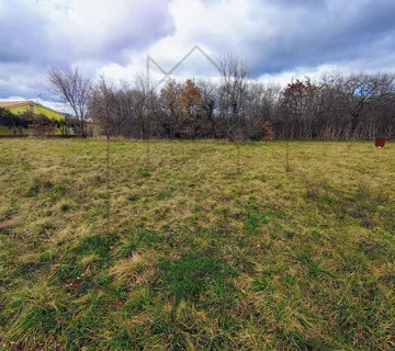 Istra, Marčana, građevinsko zemljište pravilnog oblika (935 m2)