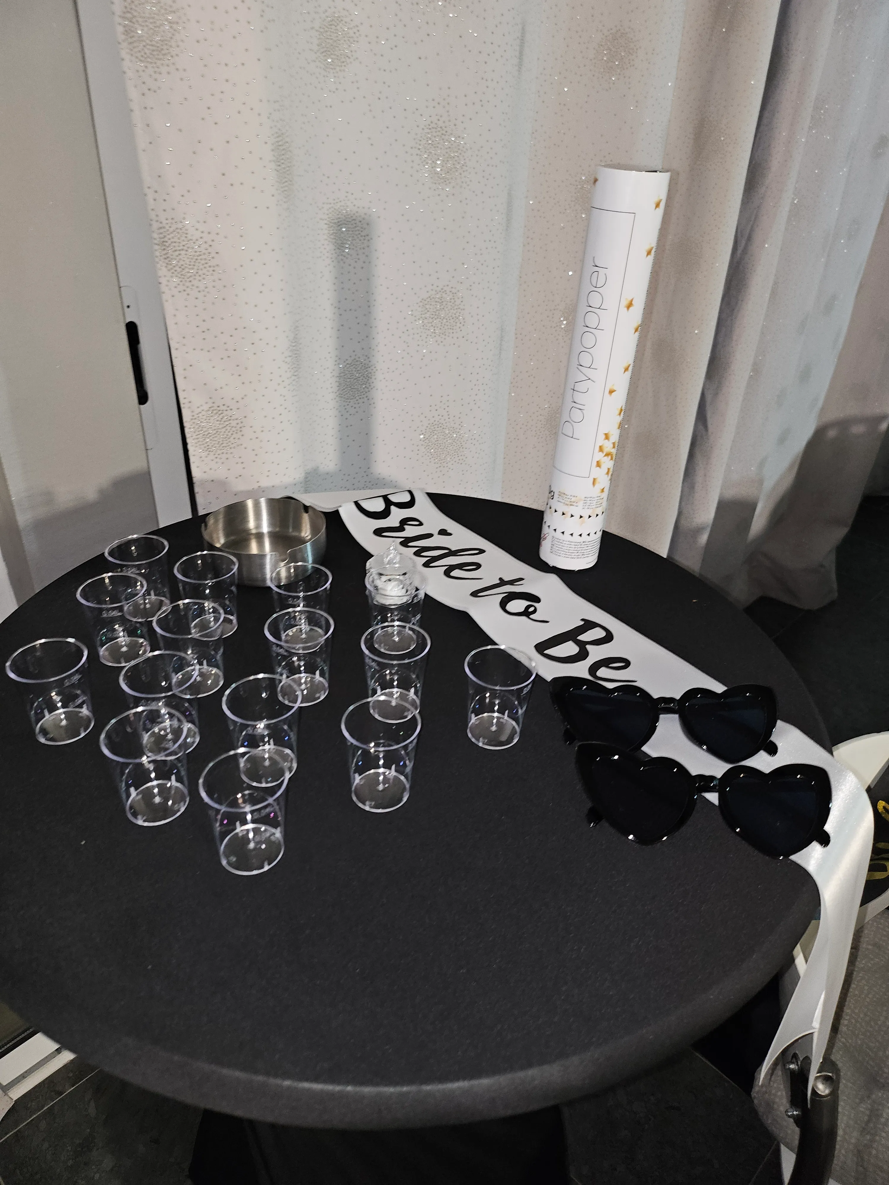 Prostor za djevojačku - cover