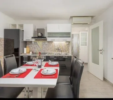 Podmurvice, stan s terasom, dugoročno (iznajmljivanje) - cover