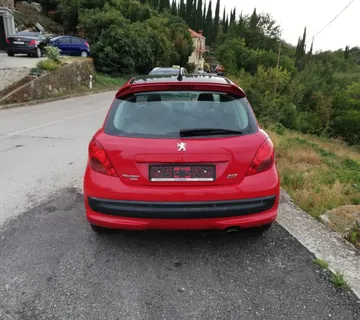 Peugeot 207 zadnja vrata sa staklom - cover