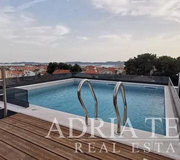 ČETVEROSOBAN STAN S KROVNOM TERASOM I BAZENOM, NOVOGRADNJA - BELAFUŽA, ZADAR - cover