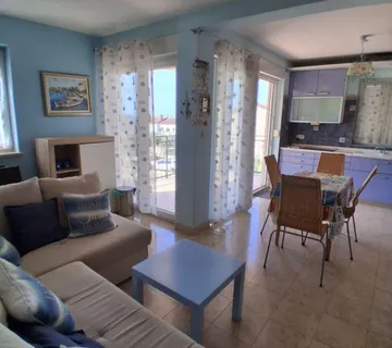 Dvoetažni stan s pogledom na more – Poreč, Mali Maj, Istra - cover