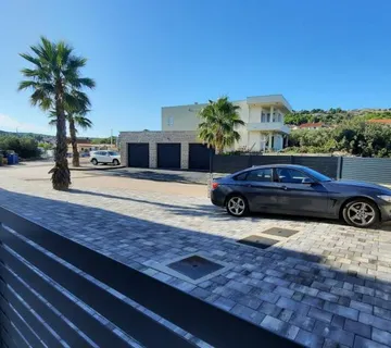 !!Stan sa vrtom : Murter, 78.00 m2, novogradnja (prodaja) - cover