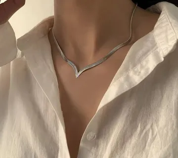 Ženski lančić Vanessa - cover