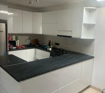 Kuhinja kutna bjeli visoki sjaj - cover