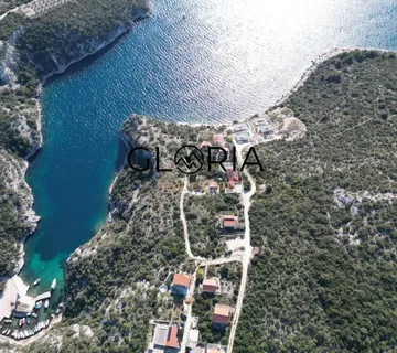Prodaja, kuća s velikom okućnicom, blizu mora, Vinišće! (prodaja) - cover