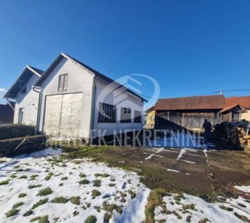 PRILIKA! Građevno zemljište 6800 m2, s gospodarskom zgradom, Ključ - cover