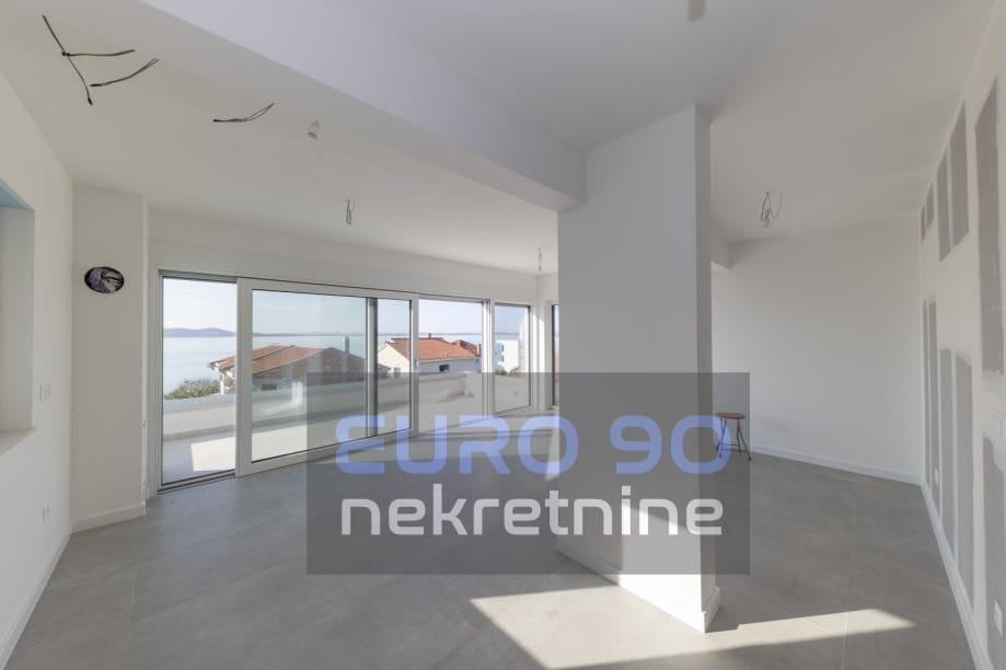 zadar-diklo-atraktivan-trosoban-stan-50m-mora-garazom-bazenom-slika-194919303